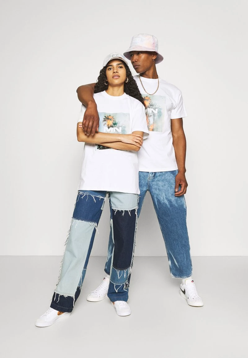 Besorgen 🎁 Mennace BURNING PALM TREE REGULAR UNISEX - T-Shirt Print - White 🌟 – Bild 2