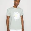 Coupon 🤩 Mennace SUNDAZE DAISY REGULAR UNISEX - T-Shirt Print - Green 🥰