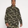 Top 10 🥰 Mennace WOODLAND CAMO FIELD JACKET - Leichte Jacke - Khaki, Herren 🌟