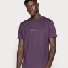 Angebote 🤩 Mennace ESSENTIAL SIG UNISEX - T-Shirt Basic - Purple 🎉