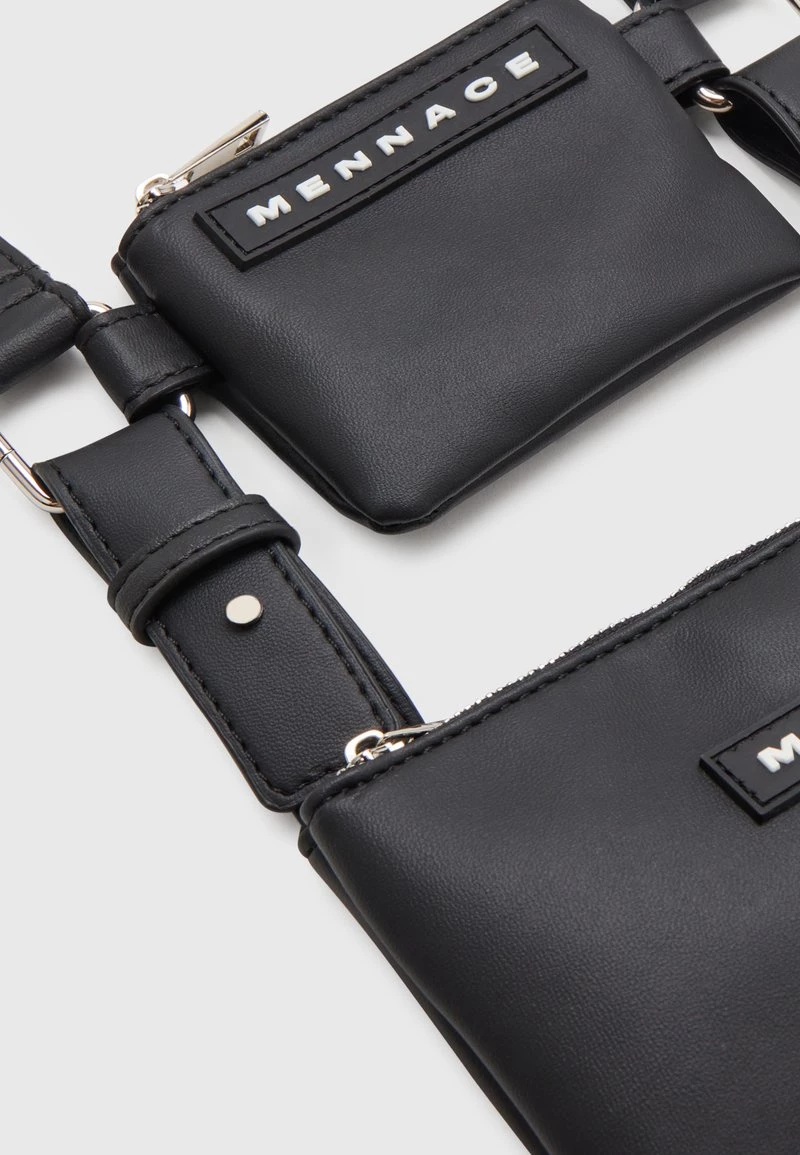 Rabatt 🌟 Mennace CROSSBODY DOUBLE BAG BRANDED BADGE SET UNISEX - Umhängetasche - Black 🎁 – Bild 5