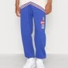 Budget 🛒 Mennace PLAYBOY BADGE PANEL REGULAR JOGGER UNISEX - Jogginghose - Blue 🎁