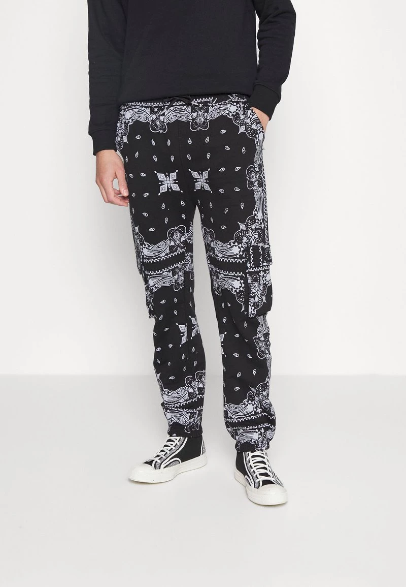 Billig 🌟 Mennace JOGGERS PAISLEY - Jogginghose - Black, Herren 💯