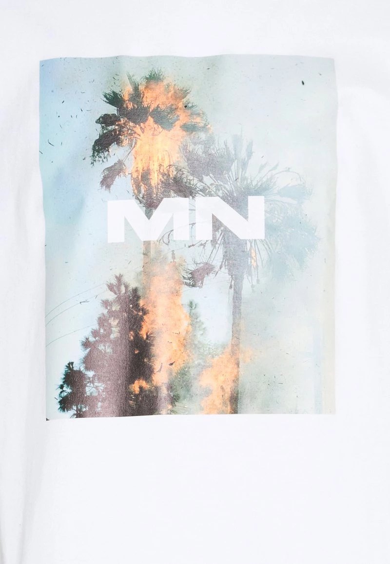 Besorgen 🎁 Mennace BURNING PALM TREE REGULAR UNISEX - T-Shirt Print - White 🌟 – Bild 7