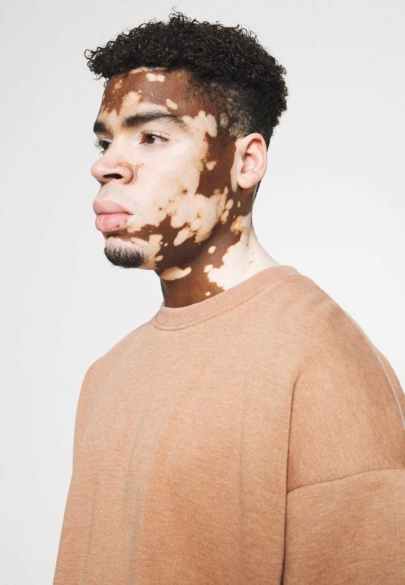 Coupon 💯 Mennace RECLAIM OVERSIZED UNISEX - Sweatshirt - Brown 🎁 – Bild 4