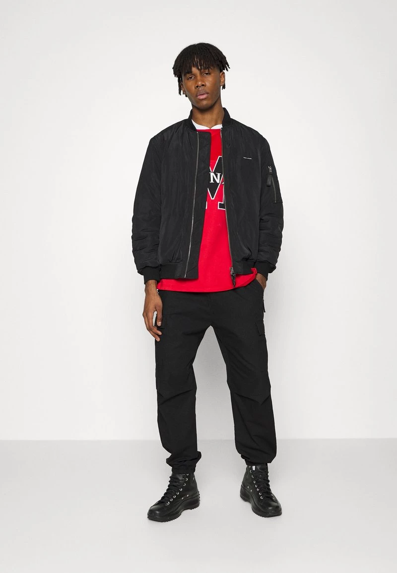 Angebote 👍 Mennace UNISEX AIRTEX OVERSIZED - T-Shirt Print - Red 😍 – Bild 2