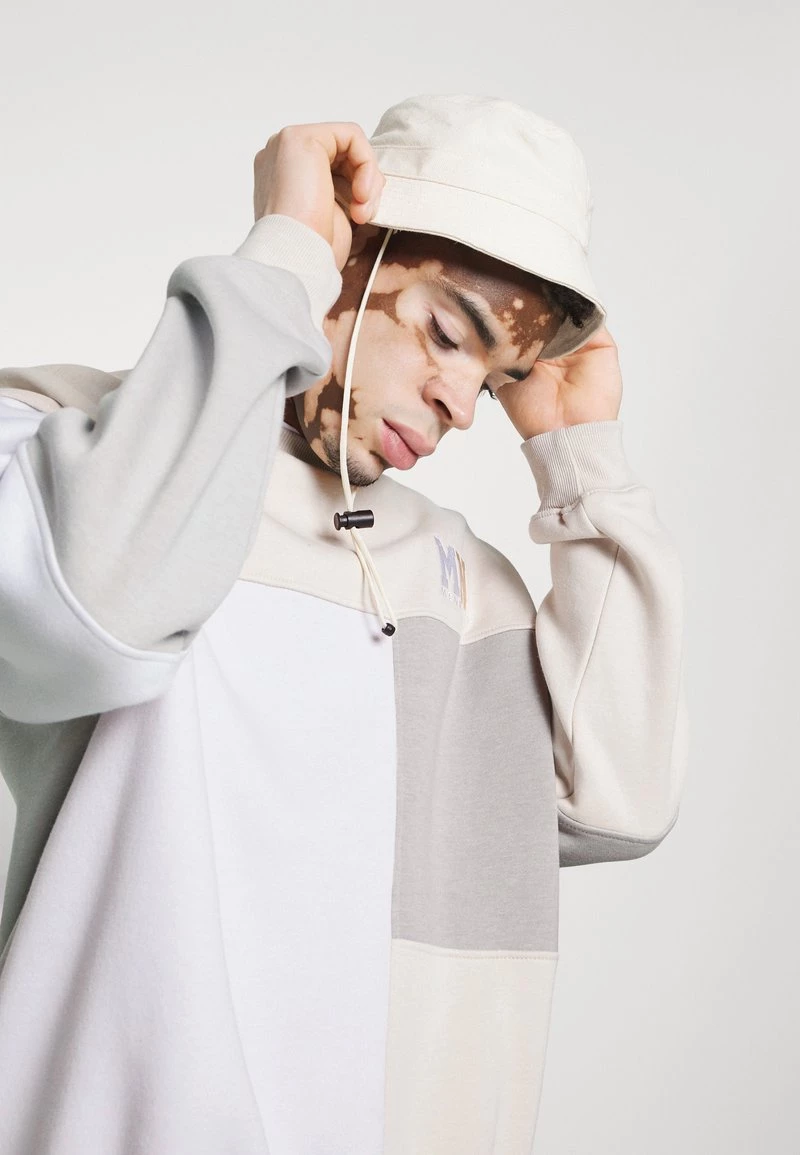 Coupon 😀 Mennace CUT AND SEW PATCHWORK - Sweatshirt - Stone, Herren 😉 – Bild 6