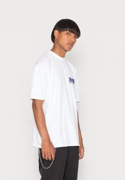 Bestpreis 🎉 MENNACE TOWELLING APPLIQUE LOGO UNISEX - T-Shirt Basic - White ⌛