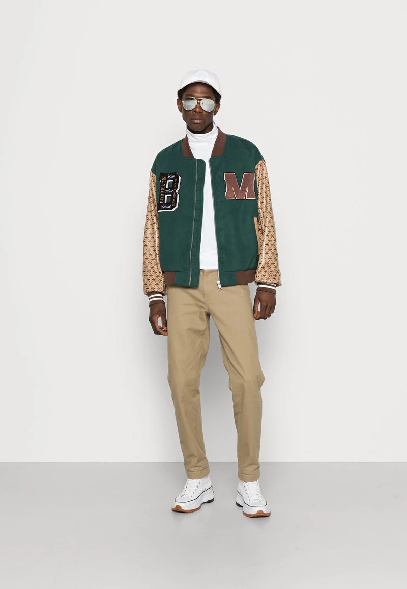 Billig 👍 MENNACE MULTI BADGE MONOGRAM JACKET - Bomberjacke - Green, Herren 😉 – Bild 2