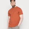 Budget 🎁 MENNACE UNISEX ESSENTIAL REGULAR - T-Shirt Basic - Burnt Orange 💯